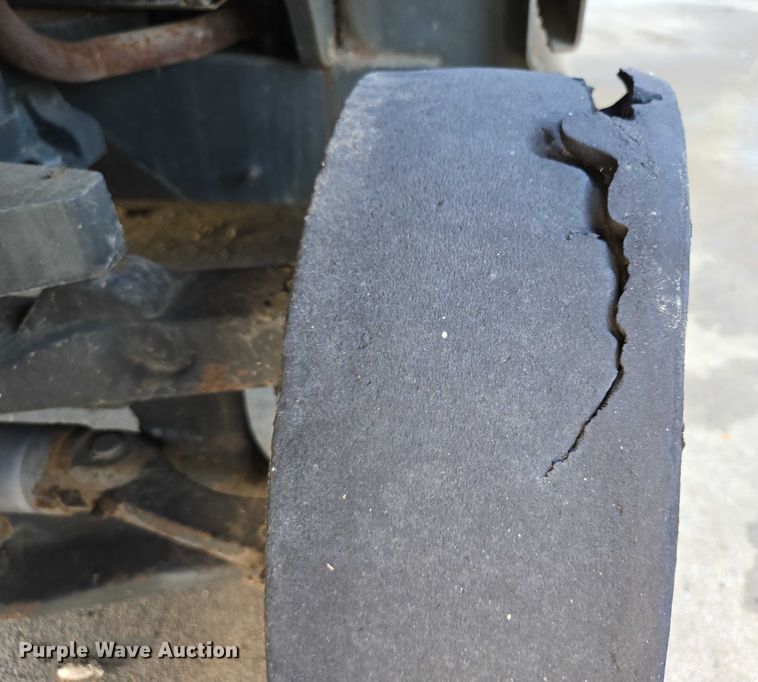 image for item DY1196 2017 Hyster H40XM forklift