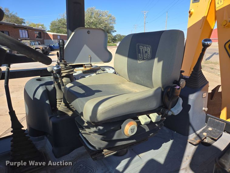 image for item DY1198 2008 JCB 2CX backhoe