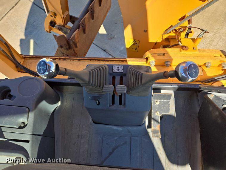 image for item DY1198 2008 JCB 2CX backhoe