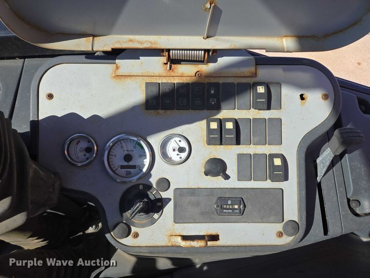 image for item DY1198 2008 JCB 2CX backhoe