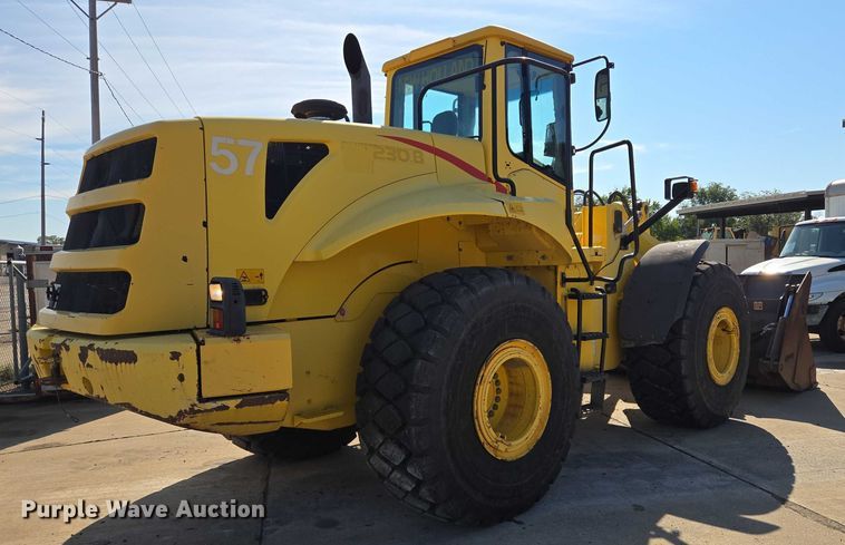 CARGADOR FRONTAL 2005 NEW HOLLAND LW230B