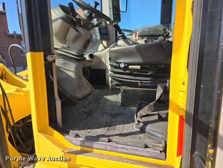 image for item DY1199 2005 New Holland LW230.B wheel loader