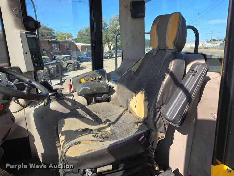 image for item DY1199 2005 New Holland LW230.B wheel loader