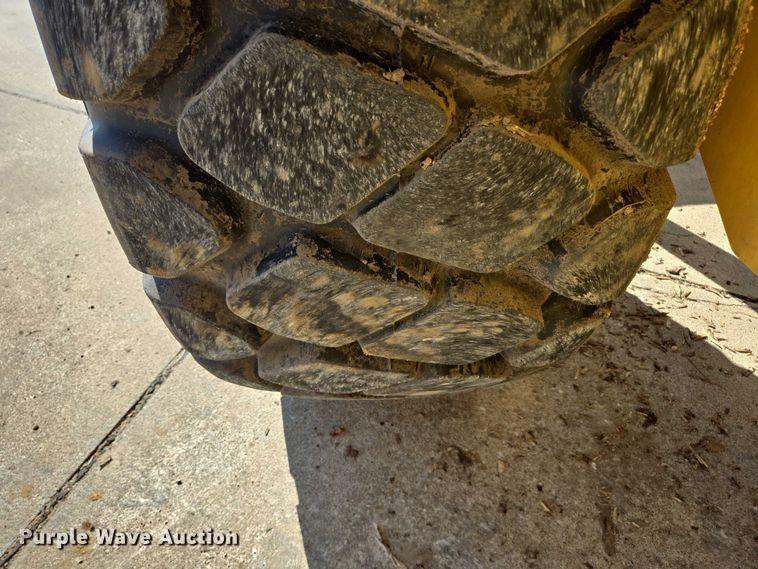 image for item DY1199 2005 New Holland LW230.B wheel loader