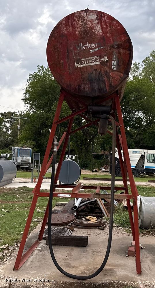 image for item DY8127 Fuel tank