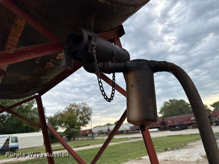 image for item DY8127 Fuel tank