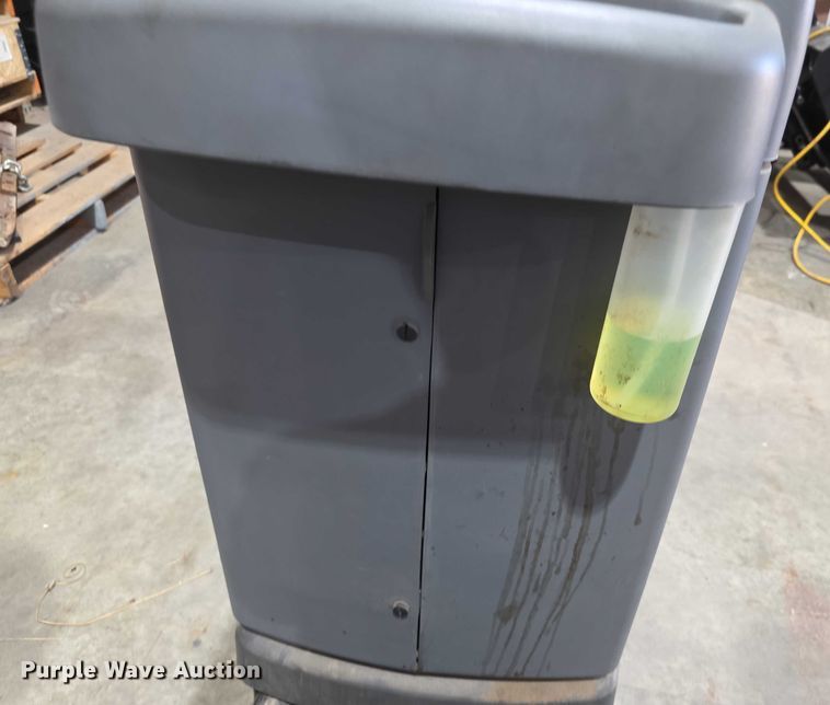 image for item DZ6290 2006 Robinair 34700Z  reclaimer