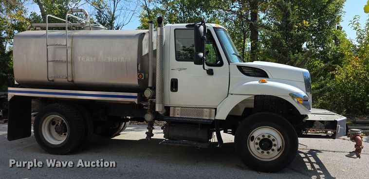 image for item DZ6294 2014 International  7300 tank truck