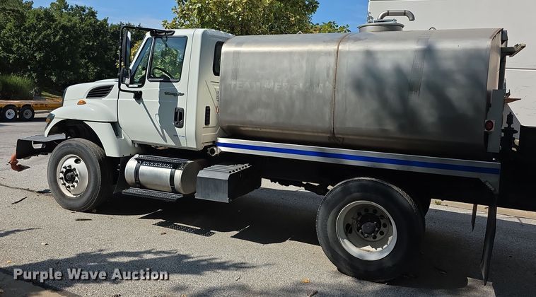 image for item DZ6294 2014 International  7300 tank truck