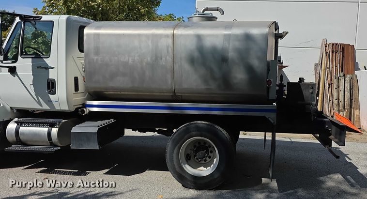 image for item DZ6294 2014 International  7300 tank truck