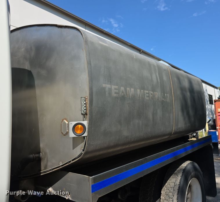 image for item DZ6294 2014 International  7300 tank truck