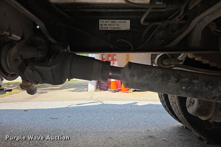 image for item DZ6294 2014 International  7300 tank truck