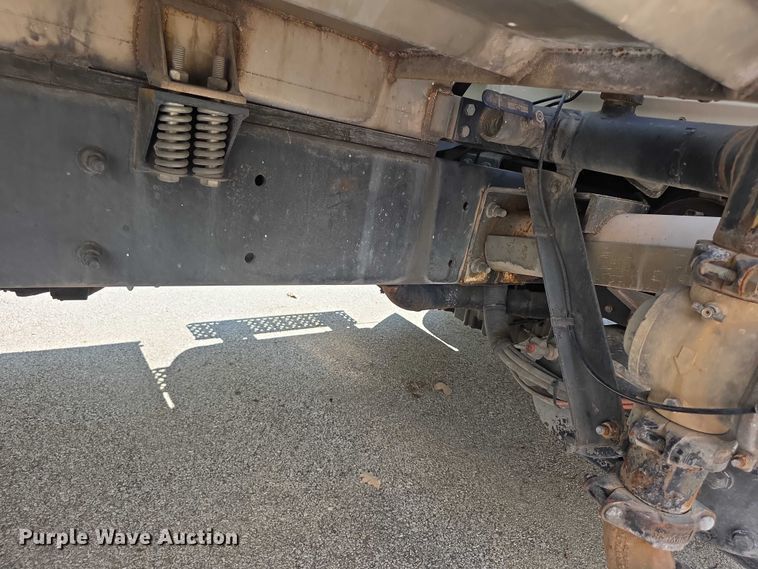 image for item DZ6294 2014 International  7300 tank truck