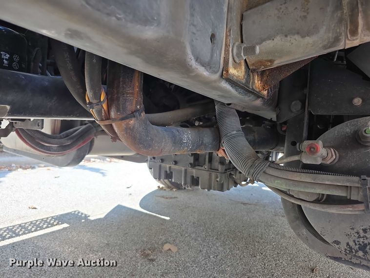 image for item DZ6294 2014 International  7300 tank truck