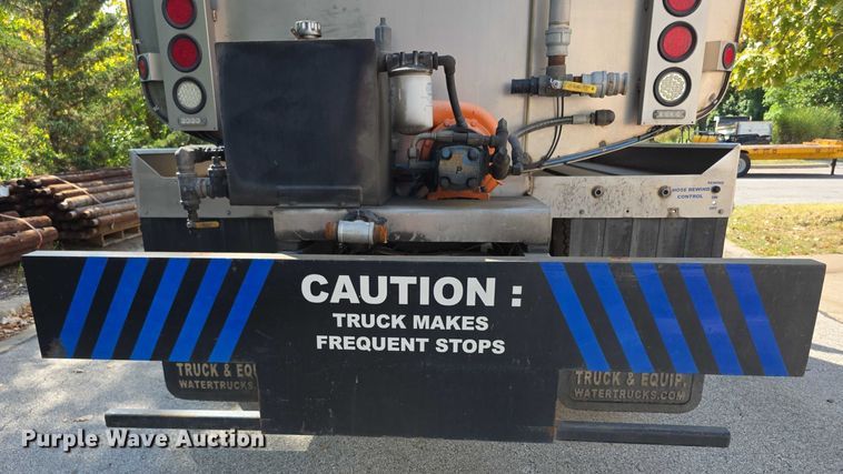 image for item DZ6294 2014 International  7300 tank truck