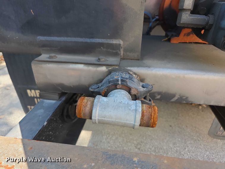 image for item DZ6294 2014 International  7300 tank truck