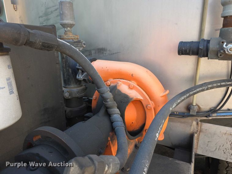 image for item DZ6294 2014 International  7300 tank truck