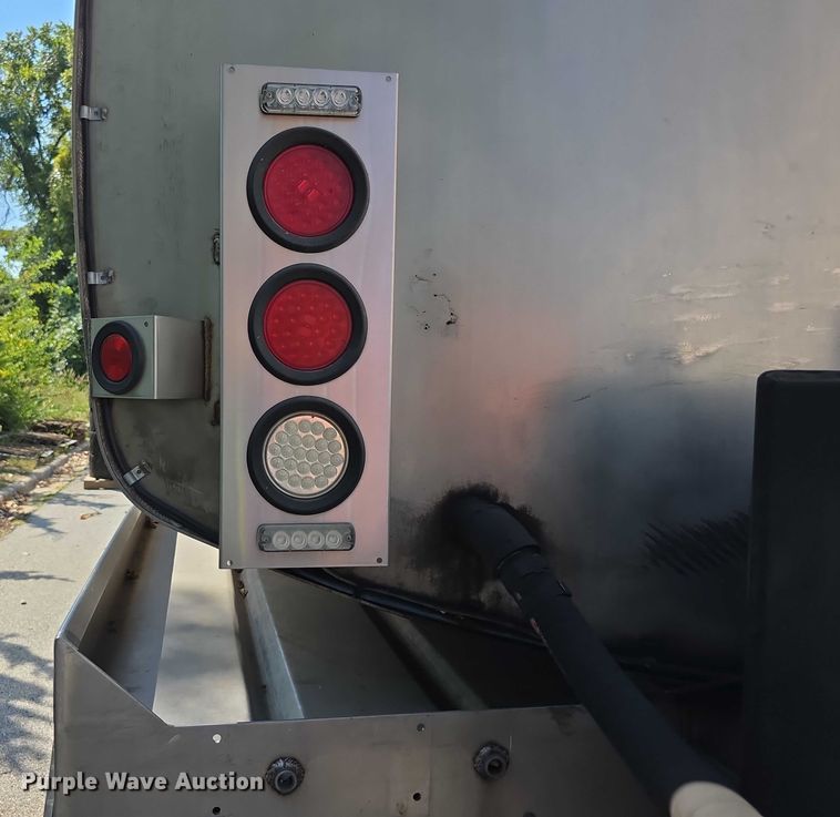 image for item DZ6294 2014 International  7300 tank truck