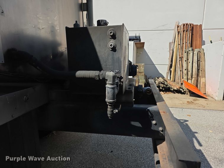 image for item DZ6294 2014 International  7300 tank truck