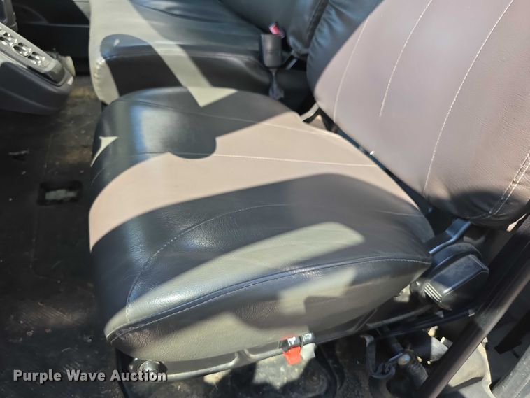 image for item DZ6294 2014 International  7300 tank truck