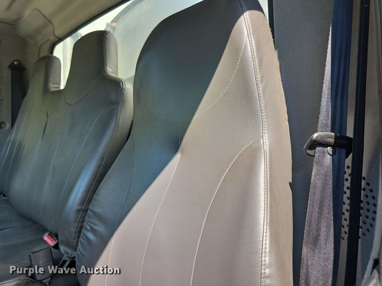 image for item DZ6294 2014 International  7300 tank truck