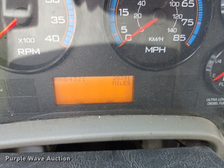 image for item DZ6294 2014 International  7300 tank truck