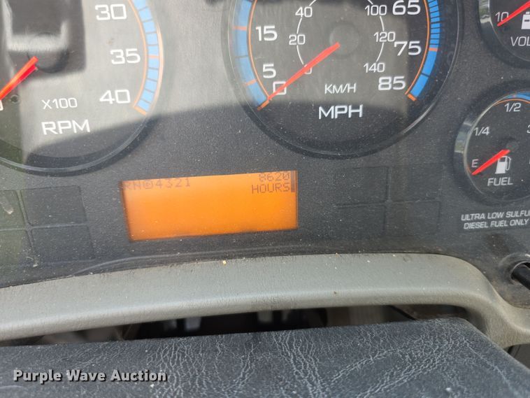 image for item DZ6294 2014 International  7300 tank truck