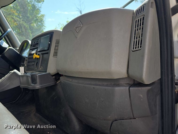 image for item DZ6294 2014 International  7300 tank truck