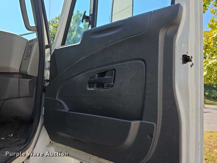 image for item DZ6294 2014 International  7300 tank truck