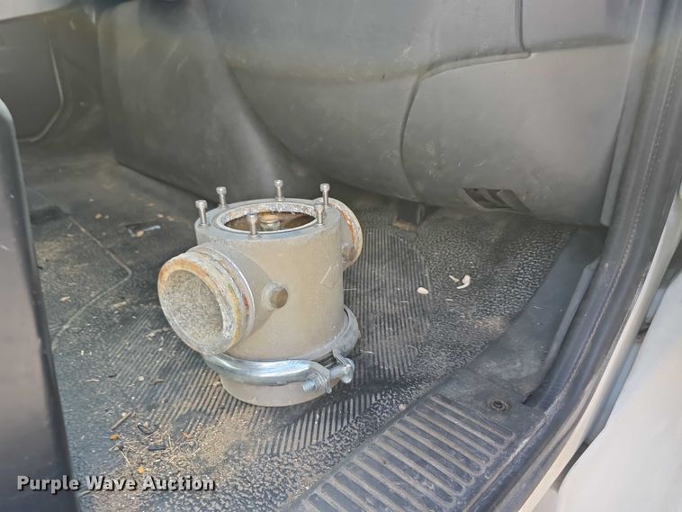 image for item DZ6294 2014 International  7300 tank truck