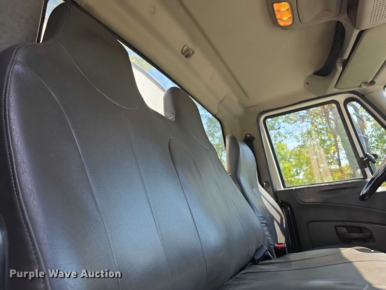 image for item DZ6294 2014 International  7300 tank truck