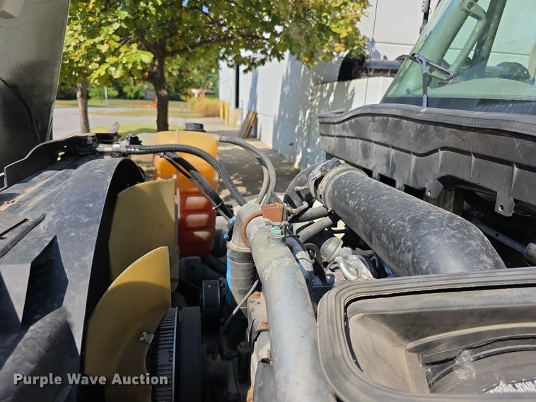 image for item DZ6294 2014 International  7300 tank truck