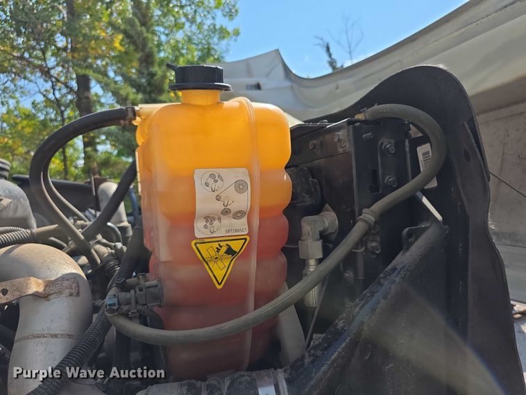 image for item DZ6294 2014 International  7300 tank truck