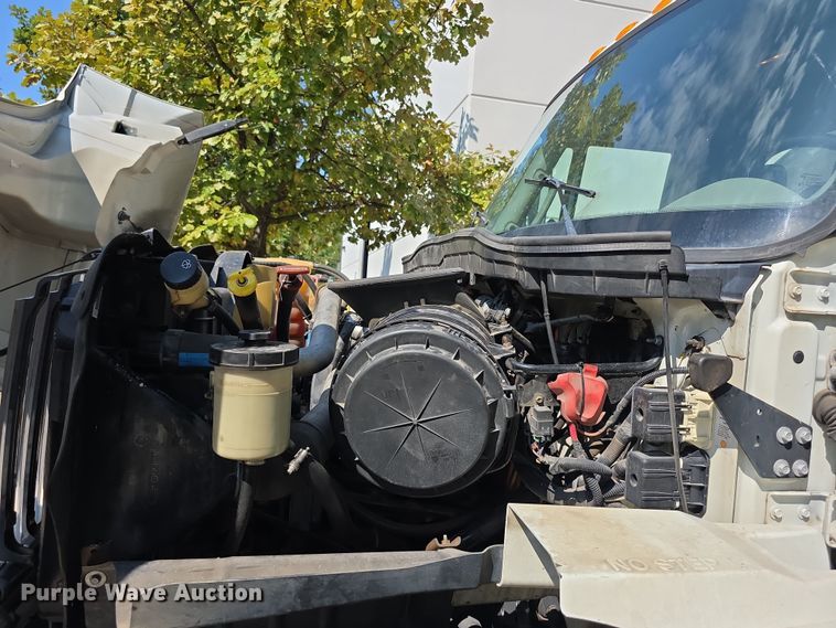 image for item DZ6294 2014 International  7300 tank truck