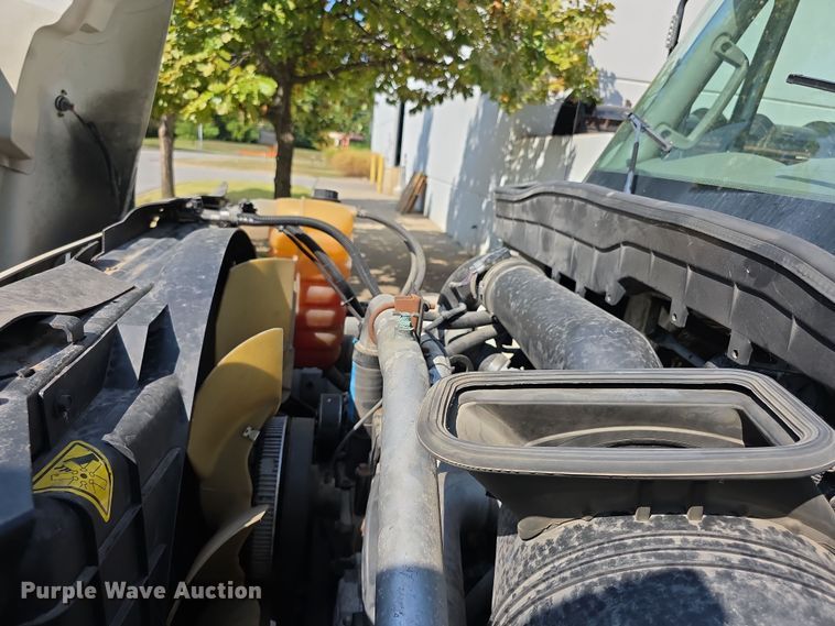 image for item DZ6294 2014 International  7300 tank truck