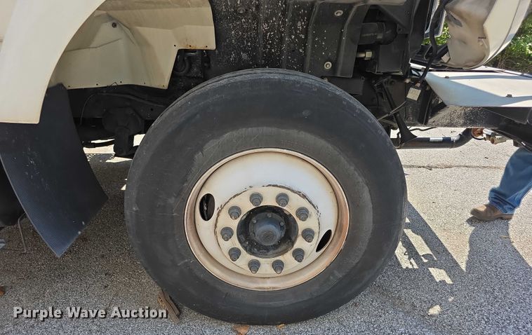 image for item DZ6294 2014 International  7300 tank truck