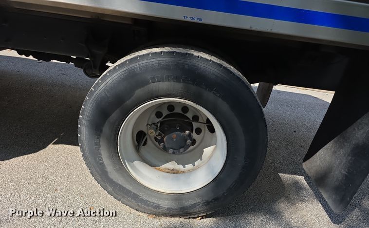 image for item DZ6294 2014 International  7300 tank truck