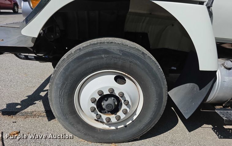 image for item DZ6294 2014 International  7300 tank truck