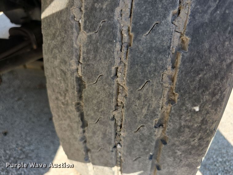 image for item DZ6294 2014 International  7300 tank truck