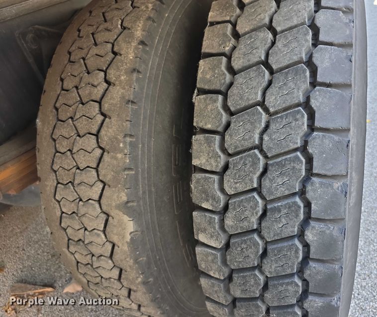 image for item DZ6294 2014 International  7300 tank truck