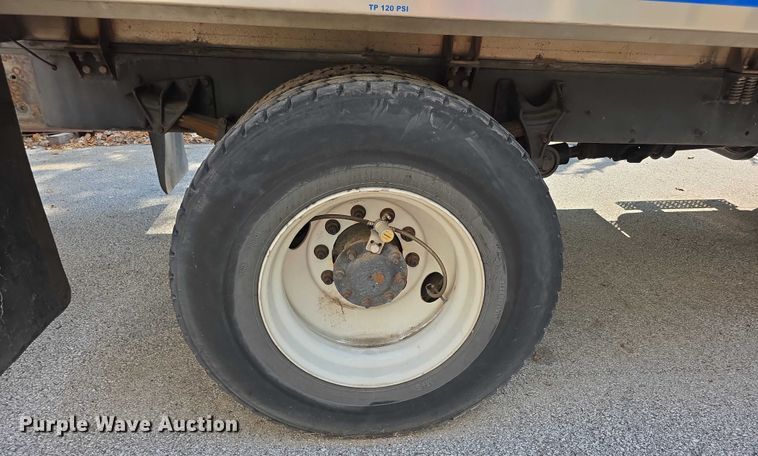 image for item DZ6294 2014 International  7300 tank truck