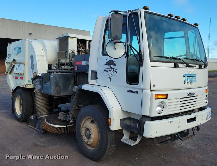 image for item DZ6494 2002 Freightliner FC70 street sweeper truck