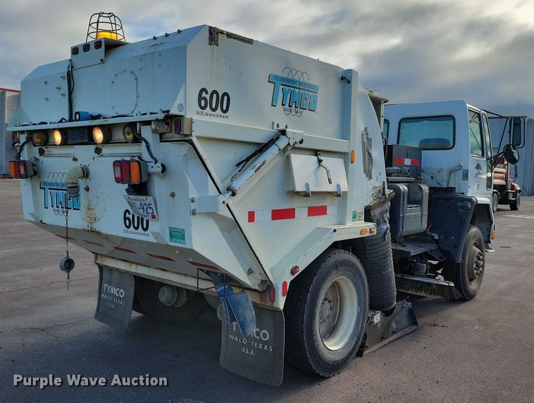 image for item DZ6494 2002 Freightliner FC70 street sweeper truck