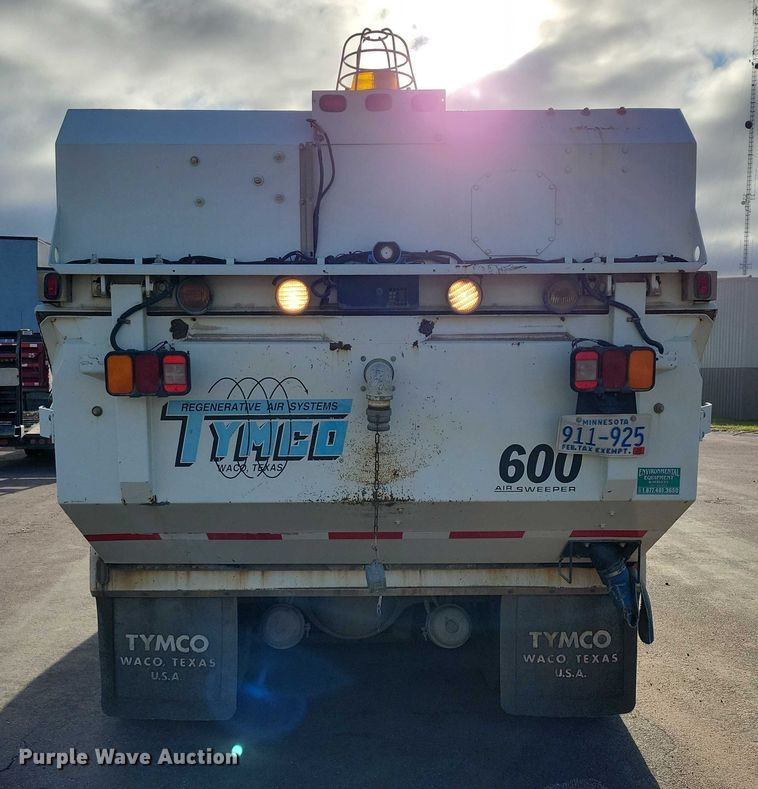 image for item DZ6494 2002 Freightliner FC70 street sweeper truck