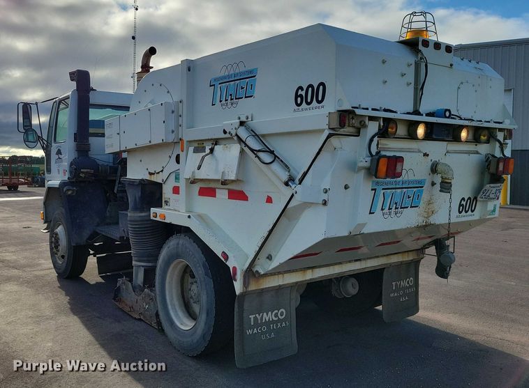 image for item DZ6494 2002 Freightliner FC70 street sweeper truck