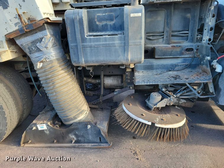 image for item DZ6494 2002 Freightliner FC70 street sweeper truck