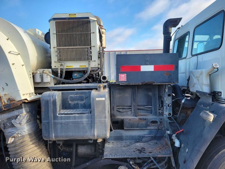 image for item DZ6494 2002 Freightliner FC70 street sweeper truck