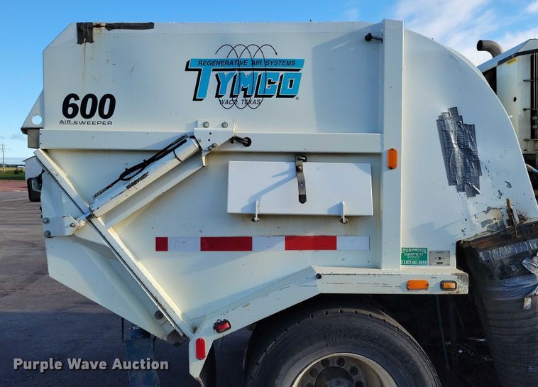 image for item DZ6494 2002 Freightliner FC70 street sweeper truck