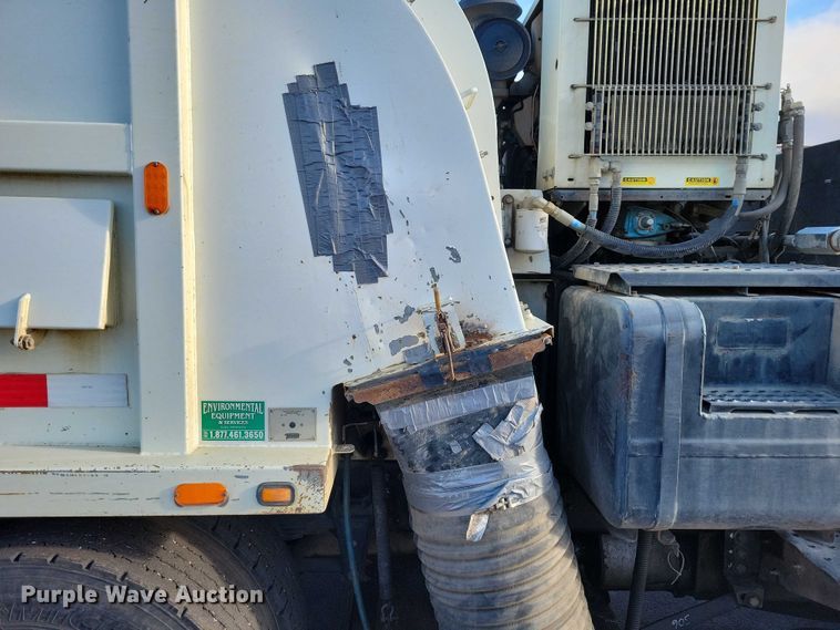 image for item DZ6494 2002 Freightliner FC70 street sweeper truck