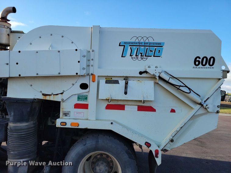 image for item DZ6494 2002 Freightliner FC70 street sweeper truck